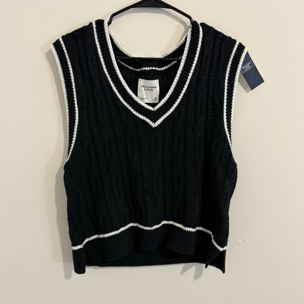 Abercrombie Sweater Vest Black and White A&F 🤍 NWT